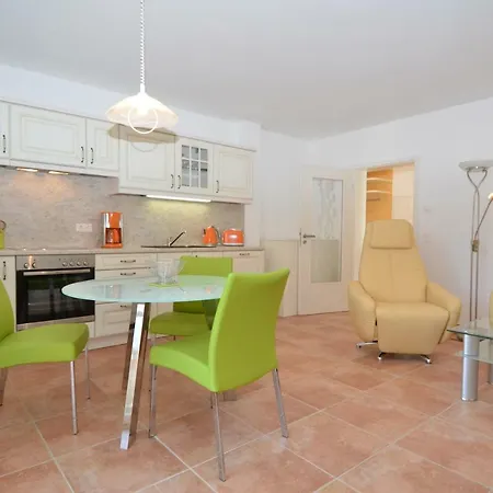 Lottis Utkiek Apartment Middelhagen